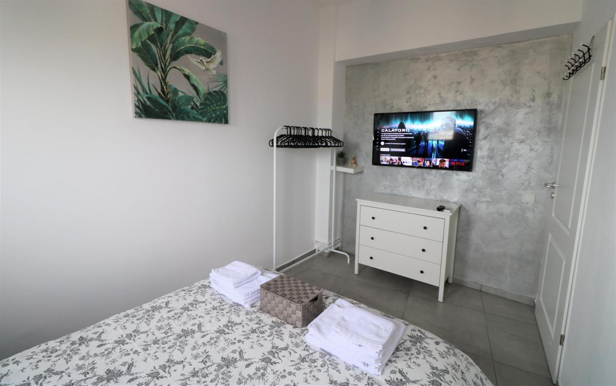 Serenity Heights Apartment: A Panoramic Haven Near Old Town - Free Minibar Bukareszt Zewnętrze zdjęcie