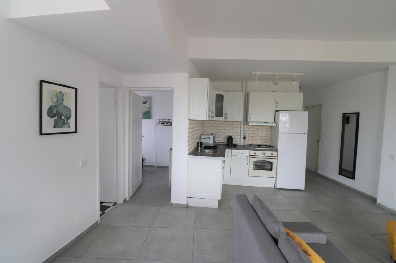 Serenity Heights Apartment: A Panoramic Haven Near Old Town - Free Minibar Bukareszt Zewnętrze zdjęcie
